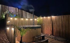The Barn At Burfords With Wood Fired Hot Tub